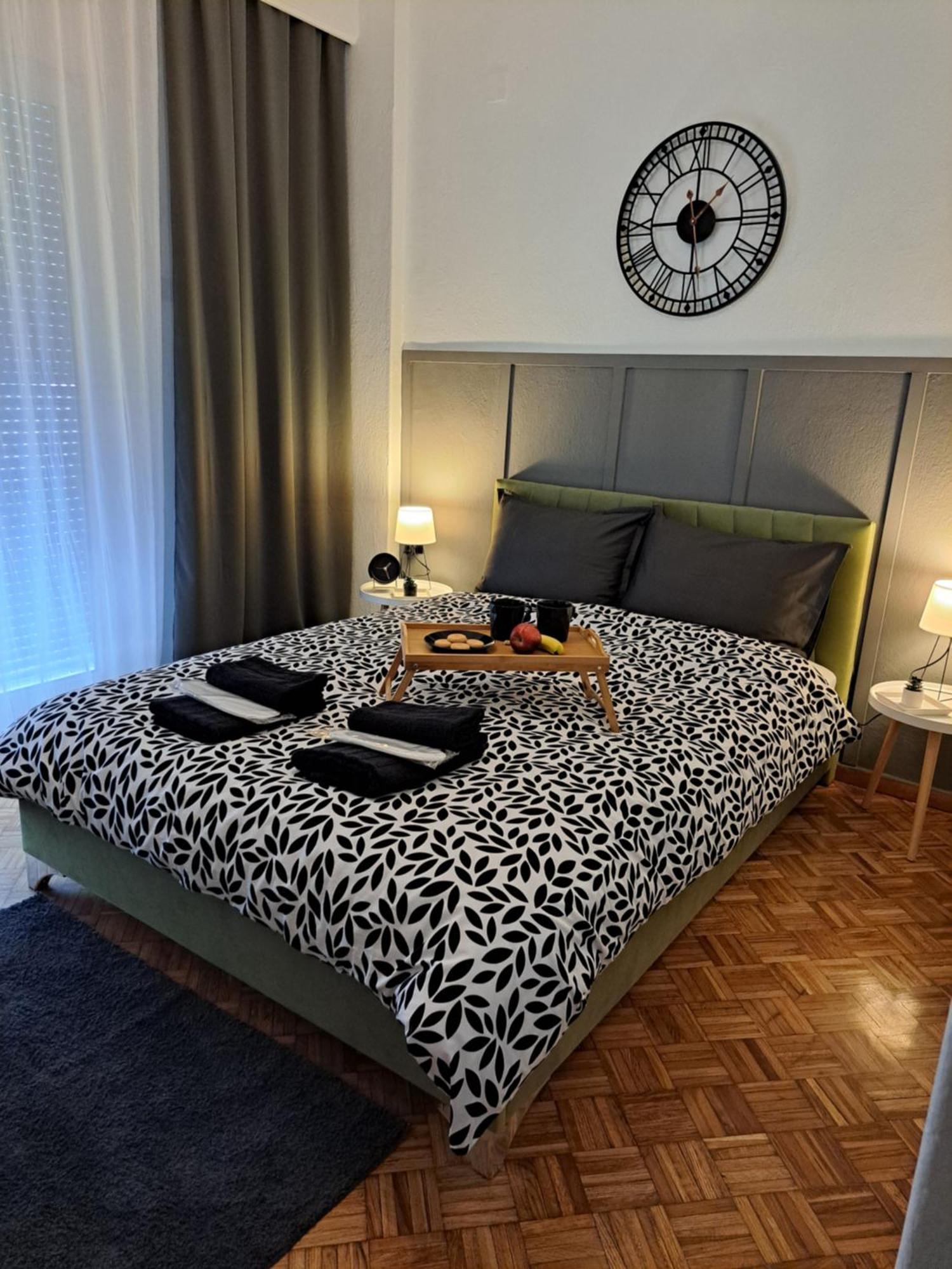 Stylish City Center Apartment Serres Bagian luar foto